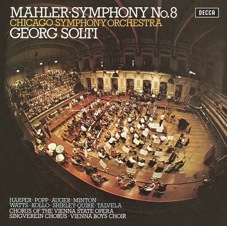 Mahler: Symphony No. 8, Chicago Symphony Orchestra, Georg Solti. Musiker in einem großen Konzertsaal.