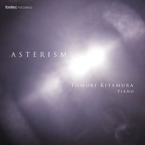 "Asterism", Tomoki Kitamura, Piano. Schwarz-lilafarbener Hintergrund. Japanische Schriftzeichen links.