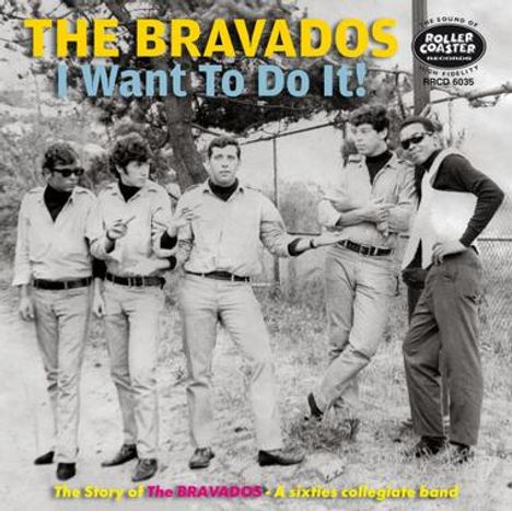"The Bravados: I Want To Do It!" Fünf Männer in Freizeitkleidung stehen lässig in einer Waldlandschaft. Schwarz-weiß Fotografie.