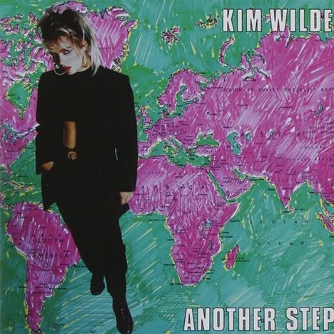 Text: "KIM WILDE" und "ANOTHER STEP". Eine Frau steht vor einer bunten Weltkarte.