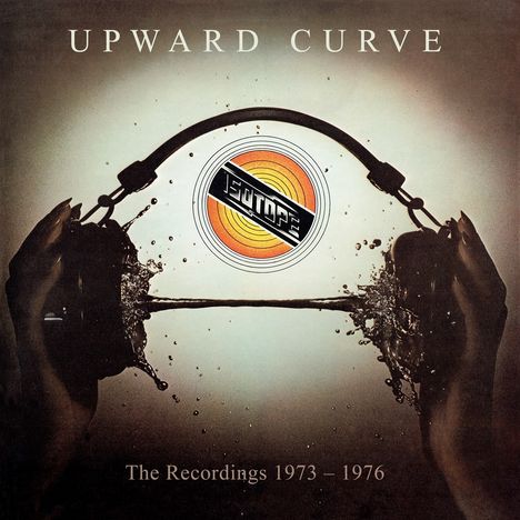 "Upward Curve", "The Recordings 1973 - 1976". Eine Illustration mit Händen, die Kopfhörer halten, aus denen Wasser spritzt.