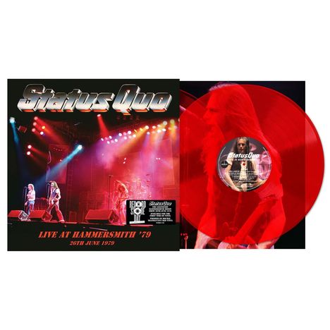 "Status Quo", "LIVE AT HAMMERSMITH '79", "26TH JUNE 1979". Eine Band spielt auf einer Bühne, rotes Vinyl daneben.