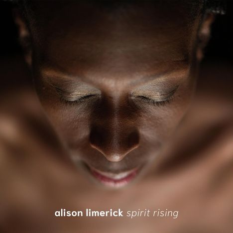Text: „alison limerick spirit rising“. Nahaufnahme eines Gesichts mit geschlossenen Augen, sanft beleuchtet.