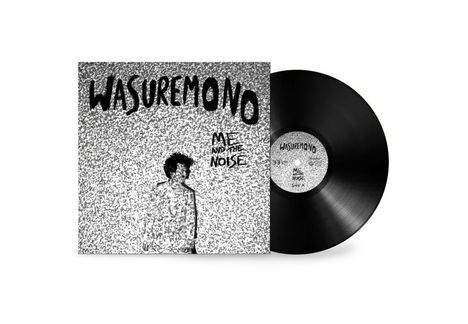 "Wasuremono", "Me and the Noise". Schwarz-weißes Rauschen und eine Person mit lockigen Haaren im Anzug.