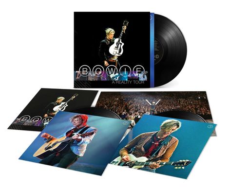 "BOWIE A REALITY TOUR" in weißer Schrift. Musiker mit heller Gitarre in der Mitte. Darunter Konzerteindrücke.