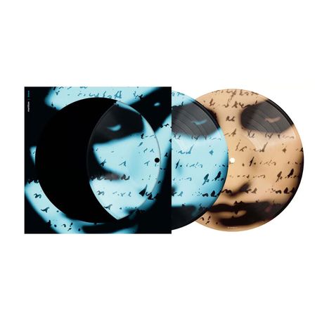 "múm   Dusk Log" in weißer Schrift oben links. Auf bunten Schallplatten sind verschwommene Gesichter und handschriftlicher Text.