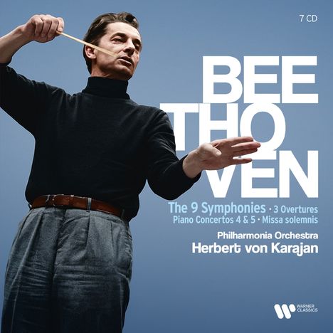 "BEETHOVEN" und "The 9 Symphonies" dominiert. Ein Dirigent in schwarzem Rollkragenpullover dirigiert energisch.
