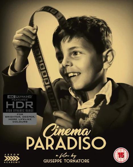 "Cinema Paradiso", "a film by Giuseppe Tornatore". Ein lachender Junge hält einen Filmstreifen in der Hand.