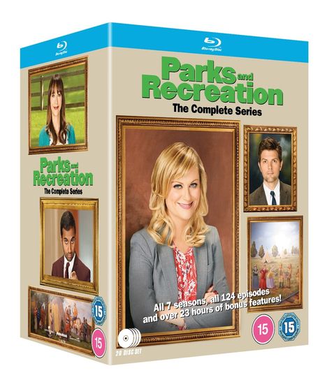 "Parks and Recreation: The Complete Series" Box. Fotos von vier Personen in Rahmen. Text: "All 7 seasons, all 124 episodes and over 23 hours of bonus features!"