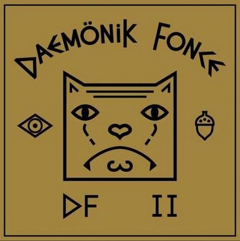 "DAEMONIK FONK", "DF", "II". Abstraktes Katzenportrait in Schwarz auf braunem Hintergrund, mit Symbolen wie einem Auge und einem Eichel.