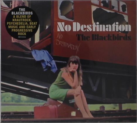 „No Destination“ und „The Blackbirds“ in kräftiger Schrift, eine Frau sitzt vor einem Zugabteil neben einem Koffer.