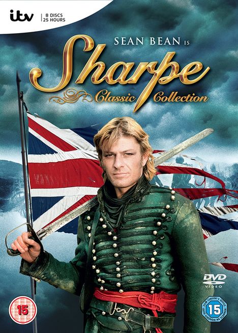 „Sean Bean is Sharpe Classic Collection“. Ein Mann in grüner Uniform mit Schwert, vor der britischen Flagge.