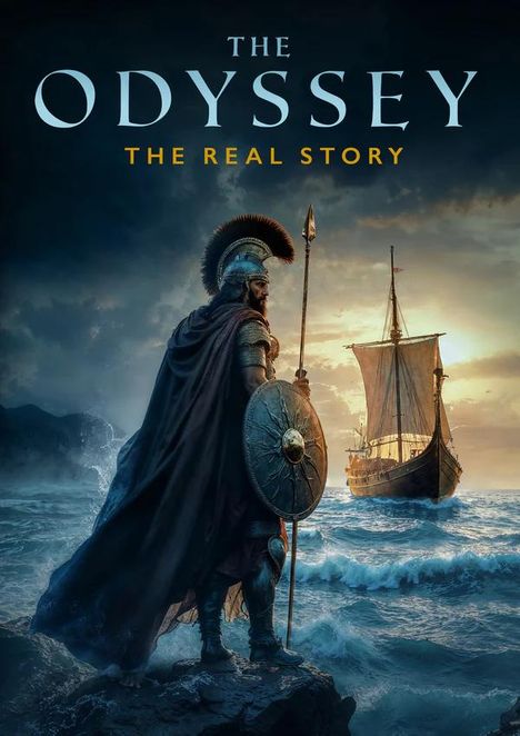 „The Odyssey: The Real Story“. Ein Krieger in Rüstung steht mit Speer und Schild an einem felsigen Ufer, blickt aufs Meer.