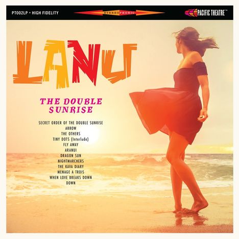 Bunter Text "LANU", darunter "THE DOUBLE SUNRISE". Eine Frau tanzt am Strand bei Sonnenaufgang.