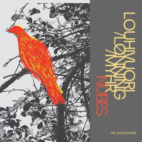 LOUHYVORI, NUBES, WE JAZZ RECORDS. Eine stilisierte Illustration eines roten Vogels auf schwarz-weißen Ästen.