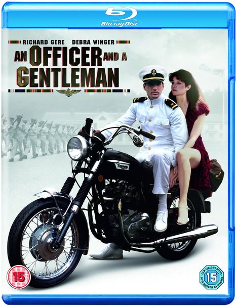 Text: "Richard Gere, Debra Winger, An Officer and a Gentleman". Ein Mann in Uniform mit einer Frau auf einem Motorrad.