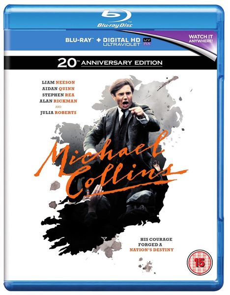 20th Anniversary Edition von "Michael Collins", Namen von Darstellern. Ein Mann mit erhobenem Arm vor abstraktem Hintergrund.