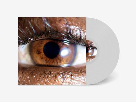 Ein großes menschliches Auge, detailliert dargestellt, auf einem weißen Hintergrund mit einem grauen, teilweise durchsichtigen Kreis.