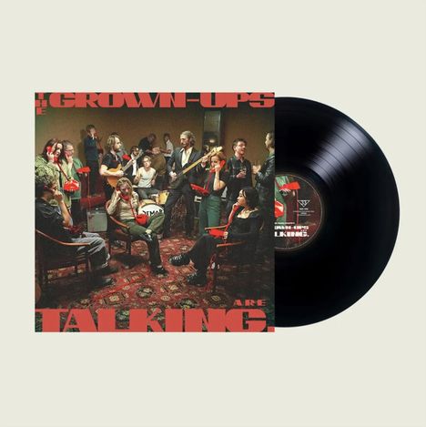„THE GROWN-UPS ARE TALKING“ in Rot auf einem Albumcover, Menschen mit roten Telefonen, Partyatmosphäre.