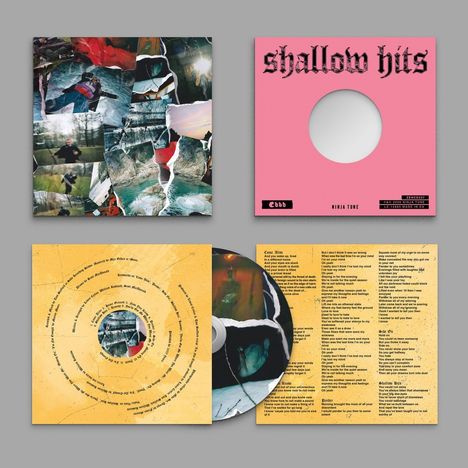 "Shallow Hits" steht auf einem pinken Cover mit einem Loch in der Mitte. Eine Collage voller Fotos und Textschnipsel darunter.