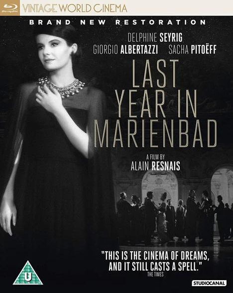 "Last Year in Marienbad" steht in großen Buchstaben. Eine schwarz-weiß Szene mit einer eleganten Frau im Vordergrund.