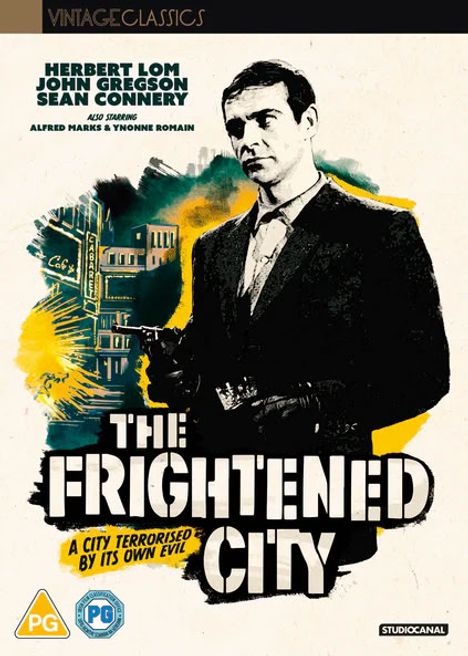 „The Frightened City“: „A City Terrorised by Its Own Evil“. Schwarz-weißes Bild, Mann im Anzug mit Waffen, Stadt im Hintergrund.