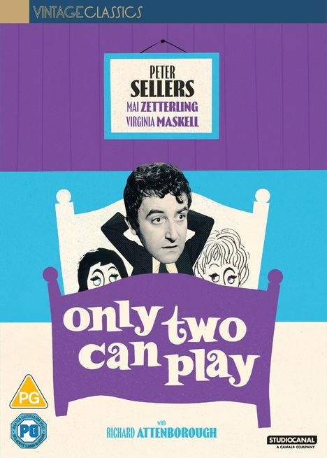 "Peter Sellers, Mai Zetterling, Virginia Maskell. 'only two can play'. Illustration eines Mannes in einem Bett mit zwei Frauen."