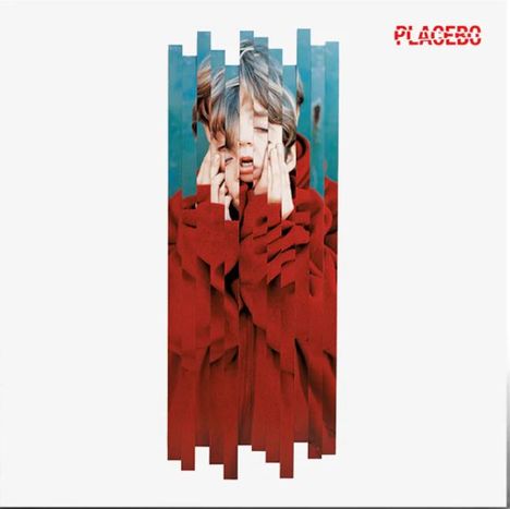 Text: PLACEBO. Eine Person in rotem Mantel, Gesicht zerteilt in Streifen, Hände am Gesicht, verzerrte Illustration.