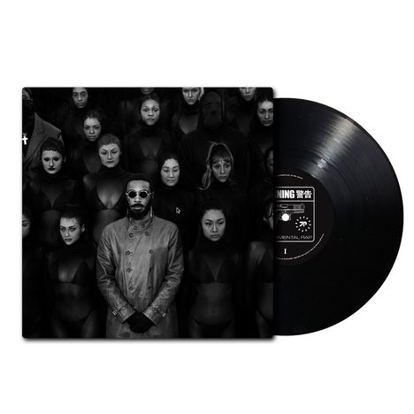 Schallplatte, Hinweis "WARNING" und "INSTRUMENTAL RAP". Schwarz-weiß Bild, Mann in Mantel mit Sonnenbrille, umgeben von Personen.