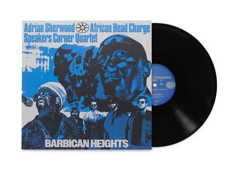 Text: „Adrian Sherwood, African Head Charge, Speakers Corner Quartet, Barbican Heights.“  
Illustration: Musiker in Blau.