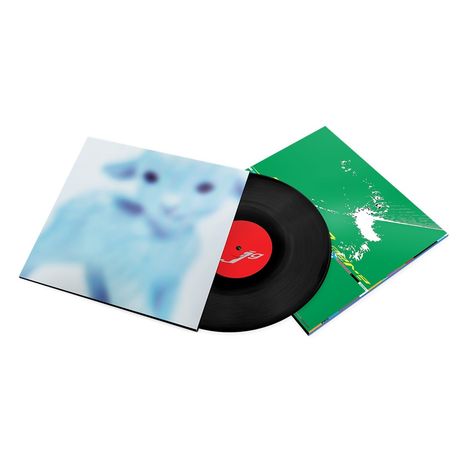 Rotes Label mit weißem Logo auf schwarzer Vinyl-Schallplatte, Hülle zeigt verschwommenes Lamm, grüne Innenseite mit weißem Muster.