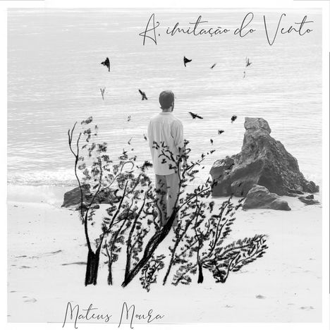 "A imitação do Vento", "Mateus Moura". Eine Schwarz-Weiß-Szene mit einer Person am Strand, Bäume und Vögel umgeben sie.