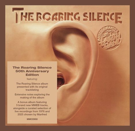 „The Roaring Silence 50th Anniversary Edition“ Text über ein großes Ohr, mit einem stilisierten Logo und einer Reliefschrift.
