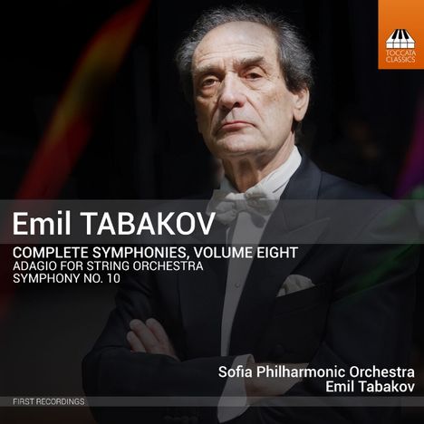 Texte über Emil Tabakov, seine Symphonien und das Sofia Philharmonic Orchestra. Ein älterer Mann in einem eleganten Anzug.