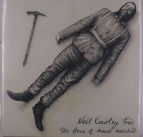 "Neil Cowley Trio the face of mount molehill." Illustration eines Mannes in Winterkleidung, neben ihm ein Eispickel.