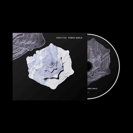 Text: "MINUTIAE FABIO ANILE." CD-Cover mit abstrakten weißen Formen auf schwarzem Hintergrund.