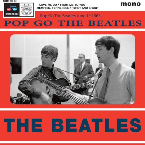 "POP GO THE BEATLES" und "THE BEATLES" in blauer Schrift auf rotem Hintergrund. Zwei Musiker mit Gitarren, schwarz-weiß.