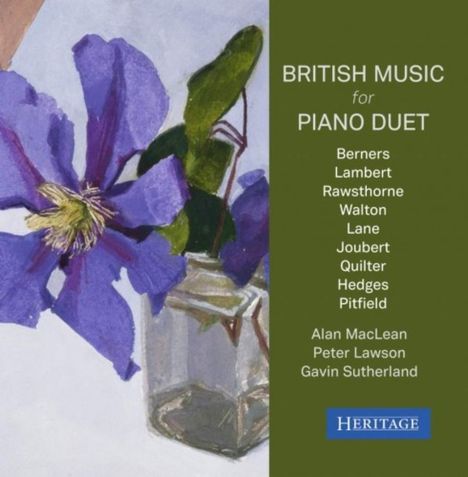 „British Music for Piano Duet“ gefolgt von Komponistennamen; daneben eine violette Blume in einer Vase.