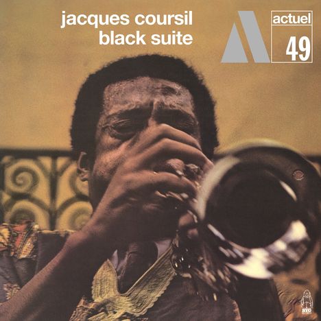 "jacques coursil black suite", "actuel 49". Nahaufnahme eines Trompeters, der intensiv spielt.