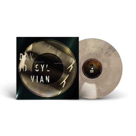 Cover mit "DAVID SYLVIAN" Text, darunter "between the bitter and the sweet", links eine Vinyl-Schallplatte.
