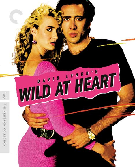 Text: "David Lynch's Wild at Heart". Eine Frau und ein Mann umarmen sich. Sie trägt ein pinkes Kleid, er ein schwarzes Hemd.