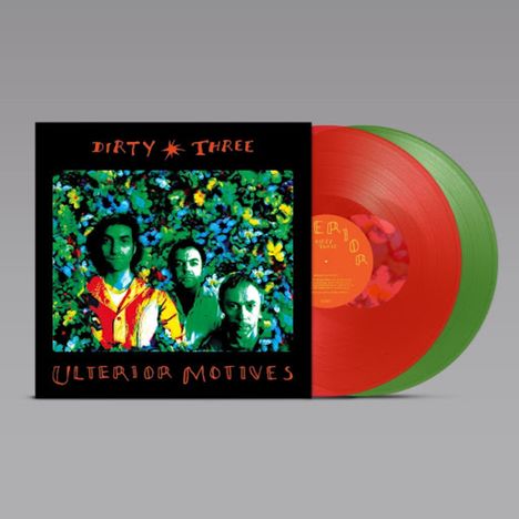"Ulterior Motives," "Dirty Three"; drei Personen vor buntem, blumigem Hintergrund; rote und grüne Vinyl-Schallplatten.
