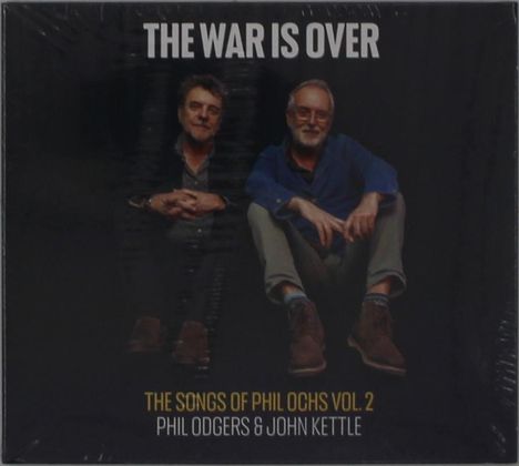 THE WAR IS OVER. THE SONGS OF PHIL OCHS VOL. 2. PHIL ODGERS & JOHN KETTLE. Zwei Männer sitzen nebeneinander.