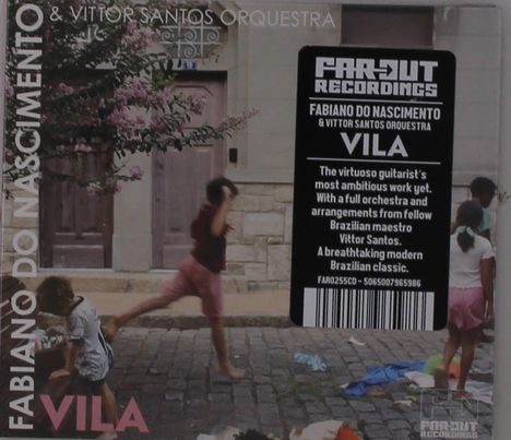 "FAR OUT RECORDINGS. FABIANO DO NASCIMENTO & VITTOR SANTOS ORQUESTRA. VILA. Kinder spielen auf einer Straße."