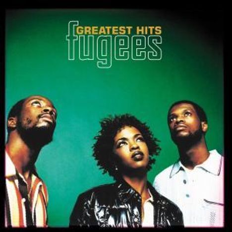 Text: "GREATEST HITS fugees". Drei Personen blicken nach oben vor grünem Hintergrund.