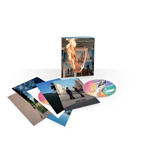 "Kopfbild: Pink Floyd - Wish You Were Here - 2011. Abgebildet sind ein Albumcover, CDs und Fotoabzüge."