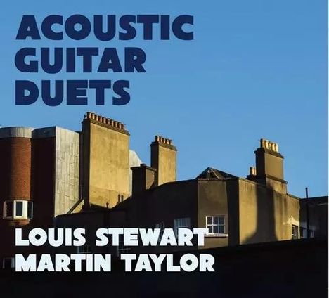 "ACOUSTIC GUITAR DUETS, LOUIS STEWART, MARTIN TAYLOR" in Blau und Weiß. Gebäude vor klarem Himmel.