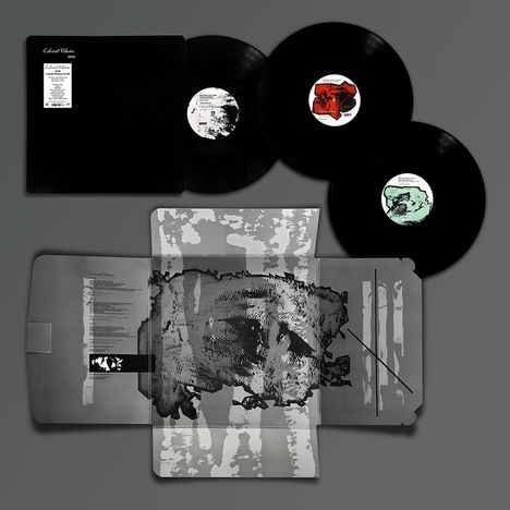 Vinyl-Schallplatten, geometrische schwarz-weiße Motive, sie sind auf einer grauen Oberfläche angeordnet.
