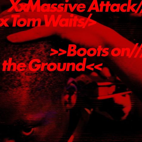 Roter Text: "XxMassive Attack//", "xTom Waits/>", ">>Boots on// the Ground<<". Dunkles Bild mit Hand auf Kopf.