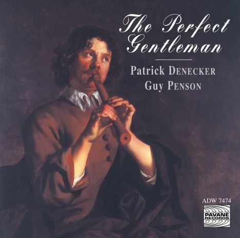 "The Perfect Gentleman", Patrick Denecker, Guy Penson. Mann spielt Flöte, Barockkleidung, sitzend, ernst.